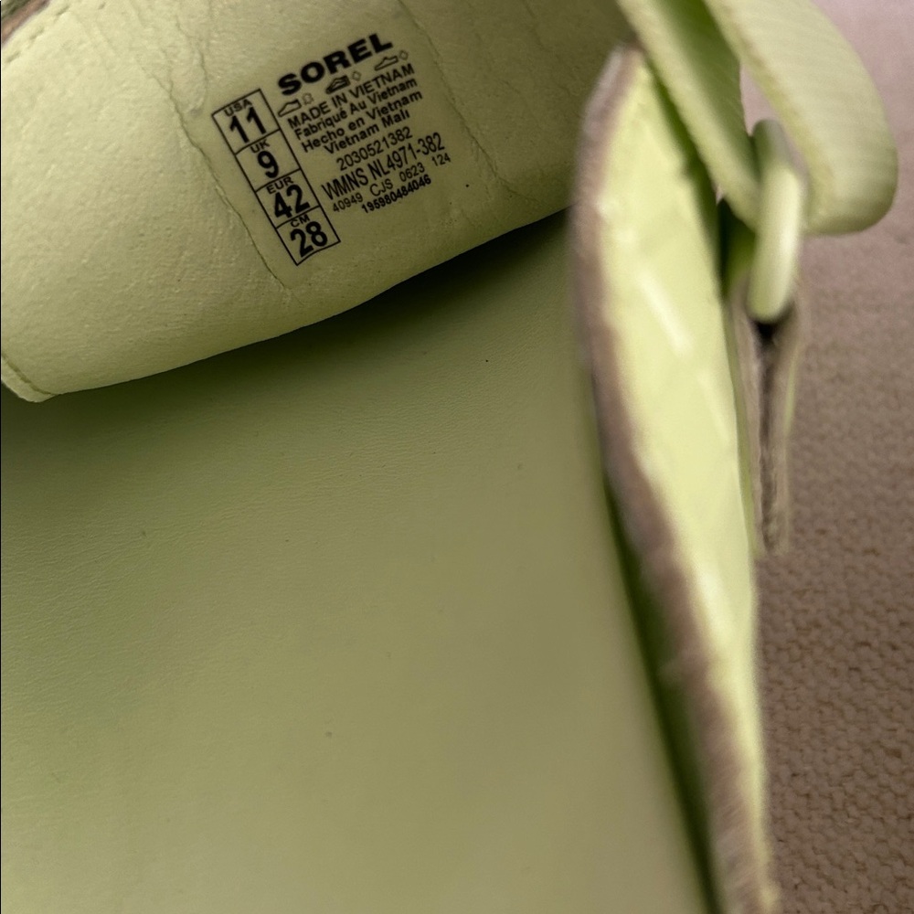 Sorel Viibe Lime Green White Croc Embossed Clogs Shoes, Size 11, NWOT Display - Picture 9 of 9